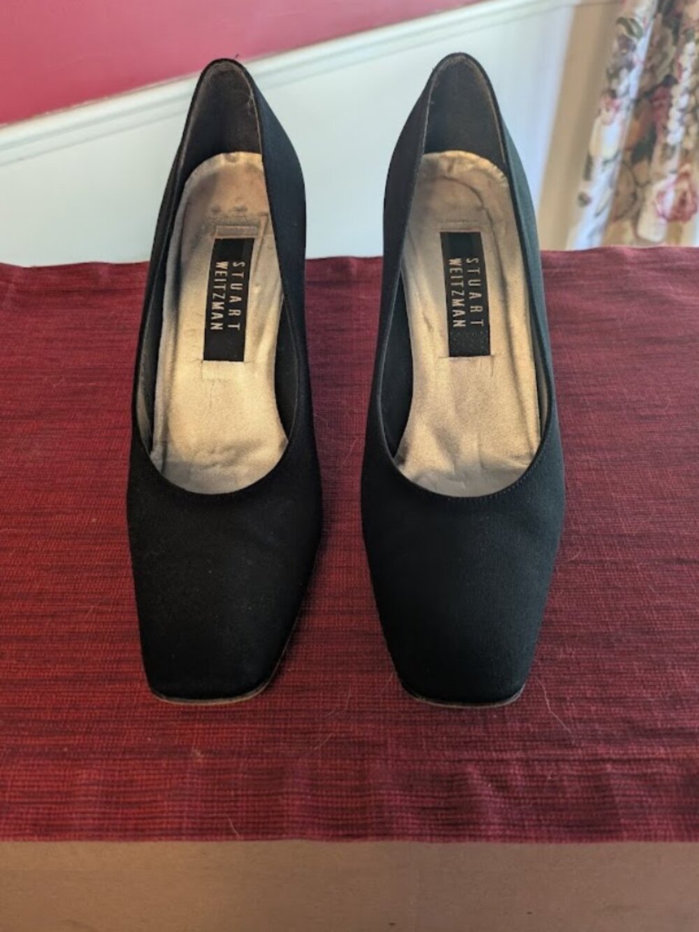 Stunning Stuart Weitzman Black Peau de Soie Shoes Size 9